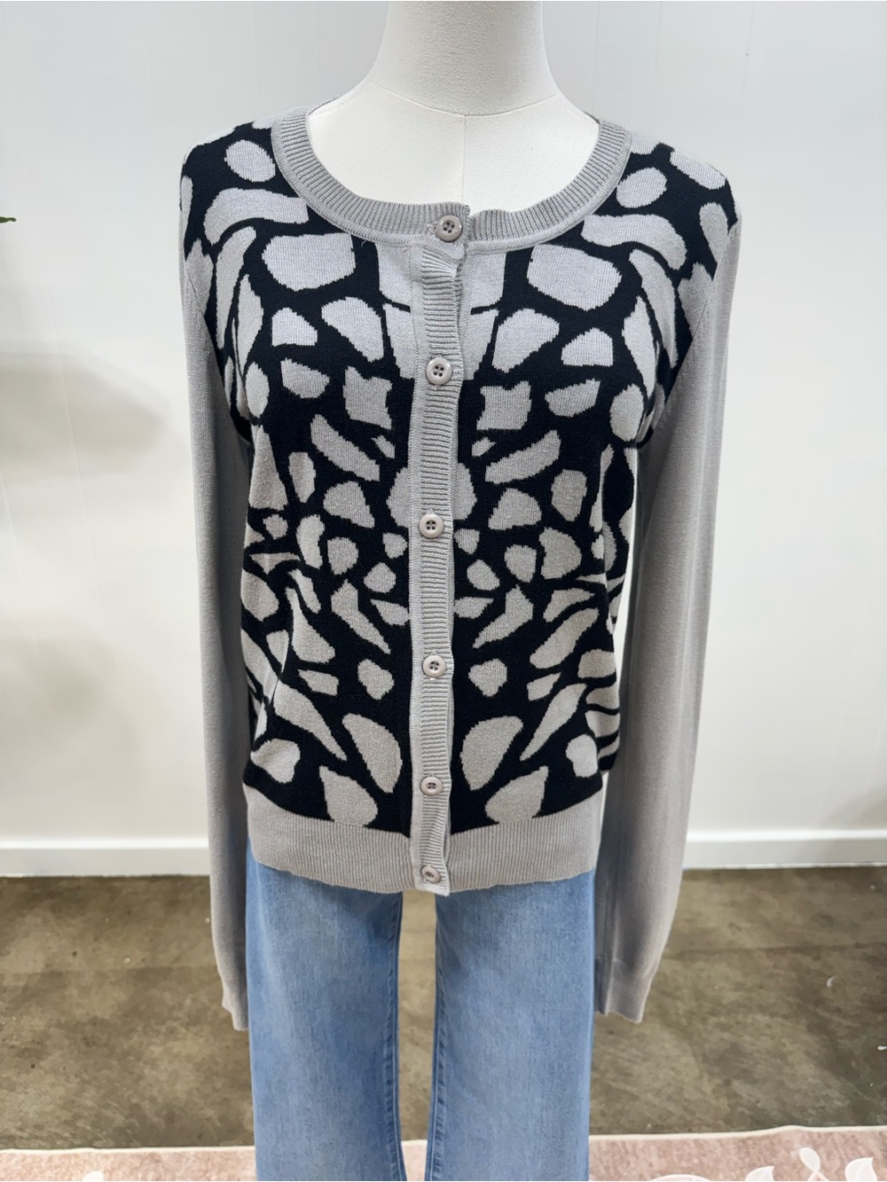 🖤 Neutral Abstract Print Cardigan - Picture 5 of 8
